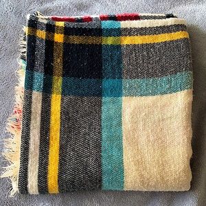 •Plaid •Scarf •Women’s